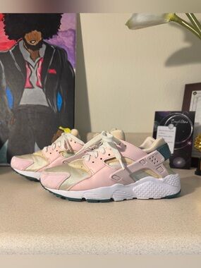 Nike Air Huarache Run SE “Strawberry Shortcake” Women’s 5.5 Pink Cream Sneakers